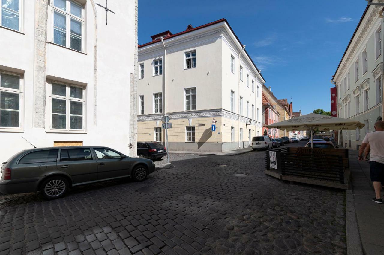 Apartment Housing 2 Bdr 2 Bathroom With Sauna At Carl Engel Luxury House