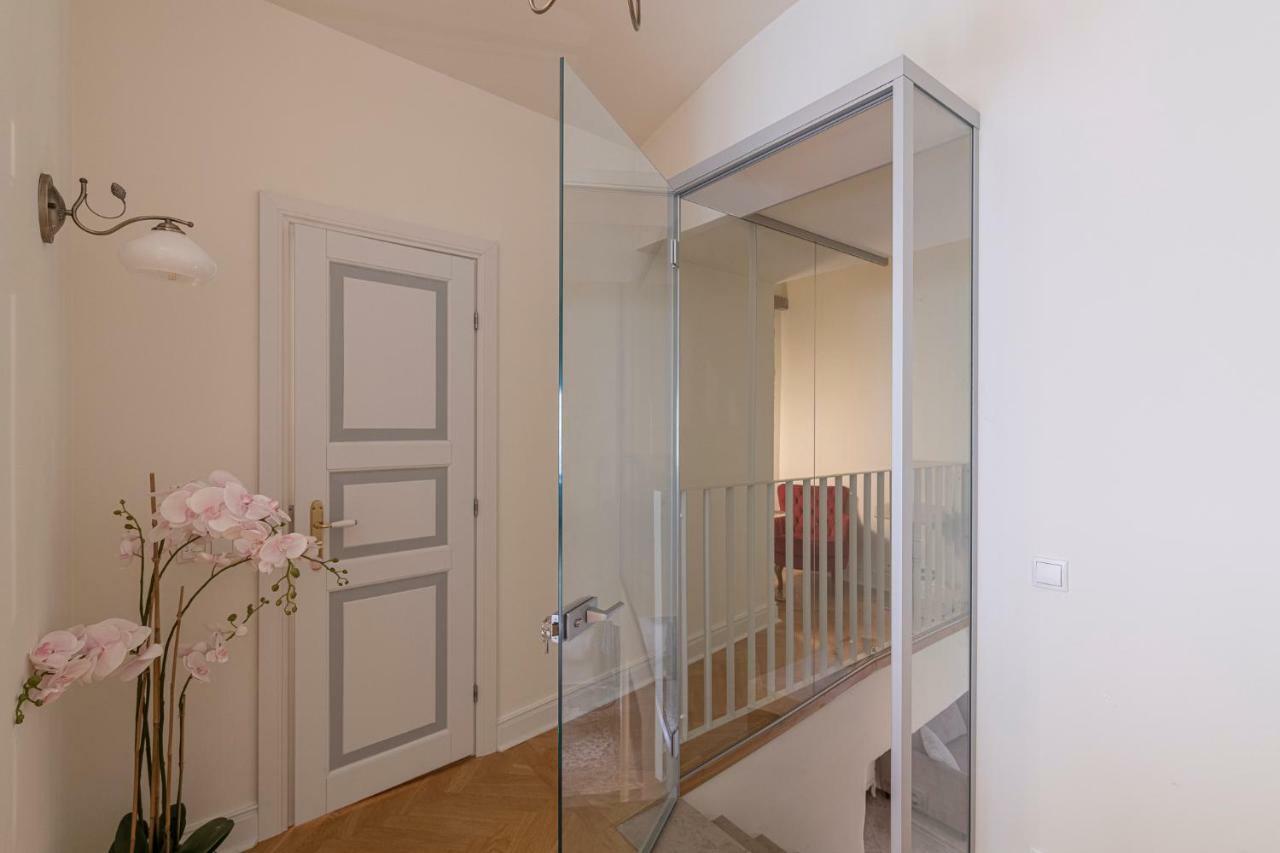 Housing 2 Bdr 2 Bathroom With Sauna At Carl Engel Luxury House