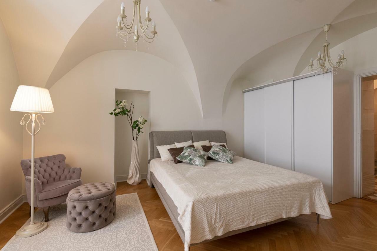 Housing 2 Bdr 2 Bathroom With Sauna At Carl Engel Luxury House Apartment